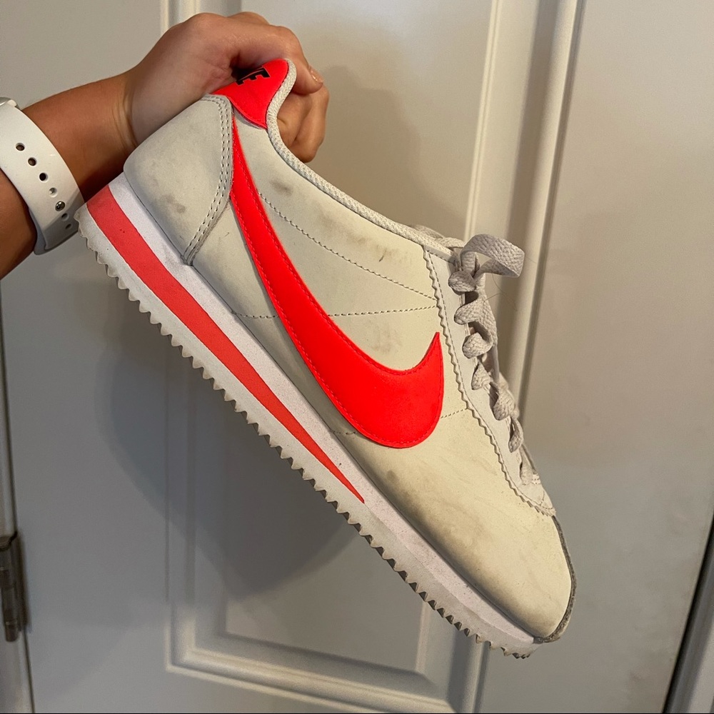 Nike everyday shoes, size 8